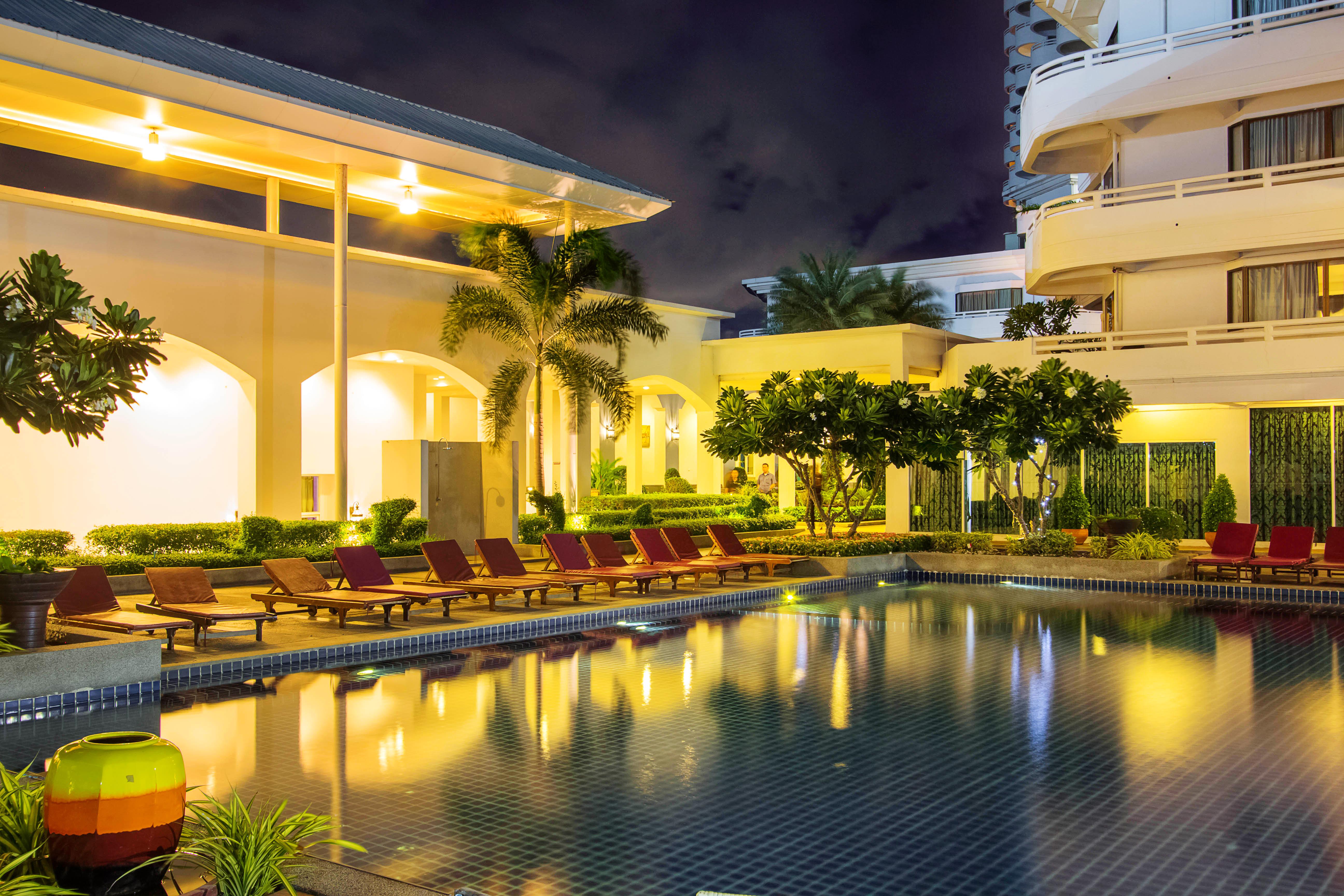 D Varee Jomtien Beach, Pattaya Exterior foto The Royal Paradise Hotel and Spa