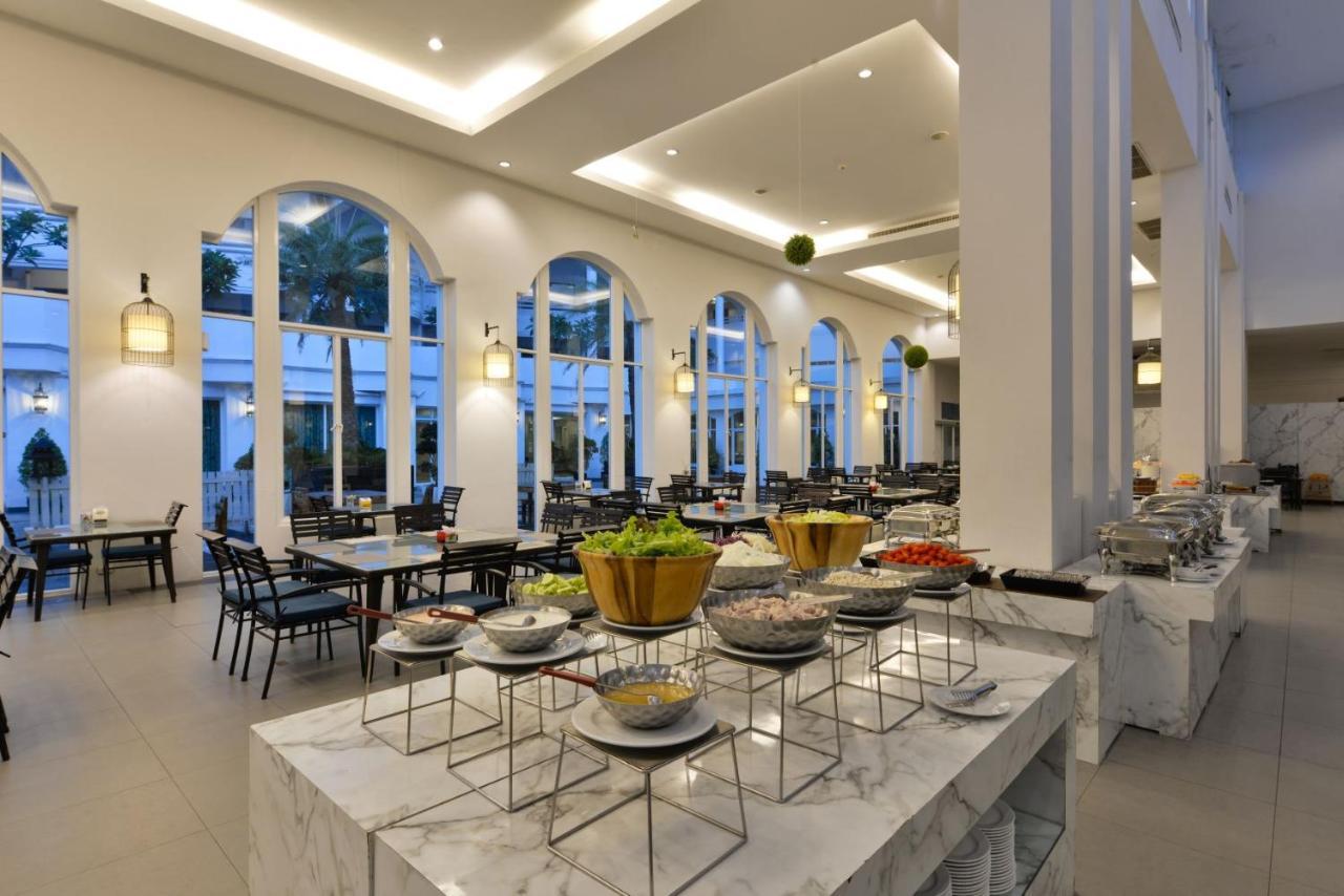 D Varee Jomtien Beach, Pattaya Exterior foto The restaurant at the hotel