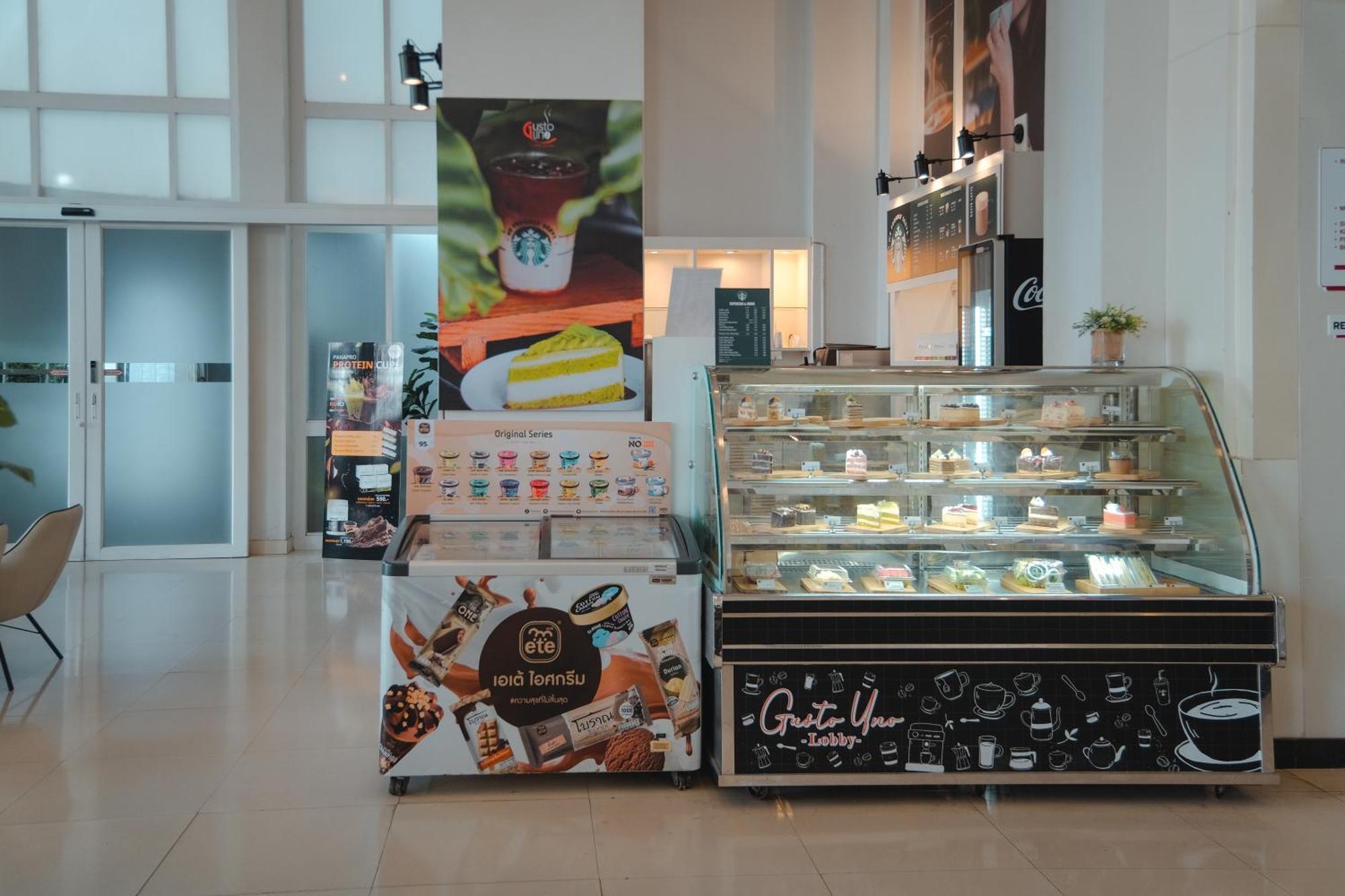 D Varee Jomtien Beach, Pattaya Exterior foto A pastry shop in the airport