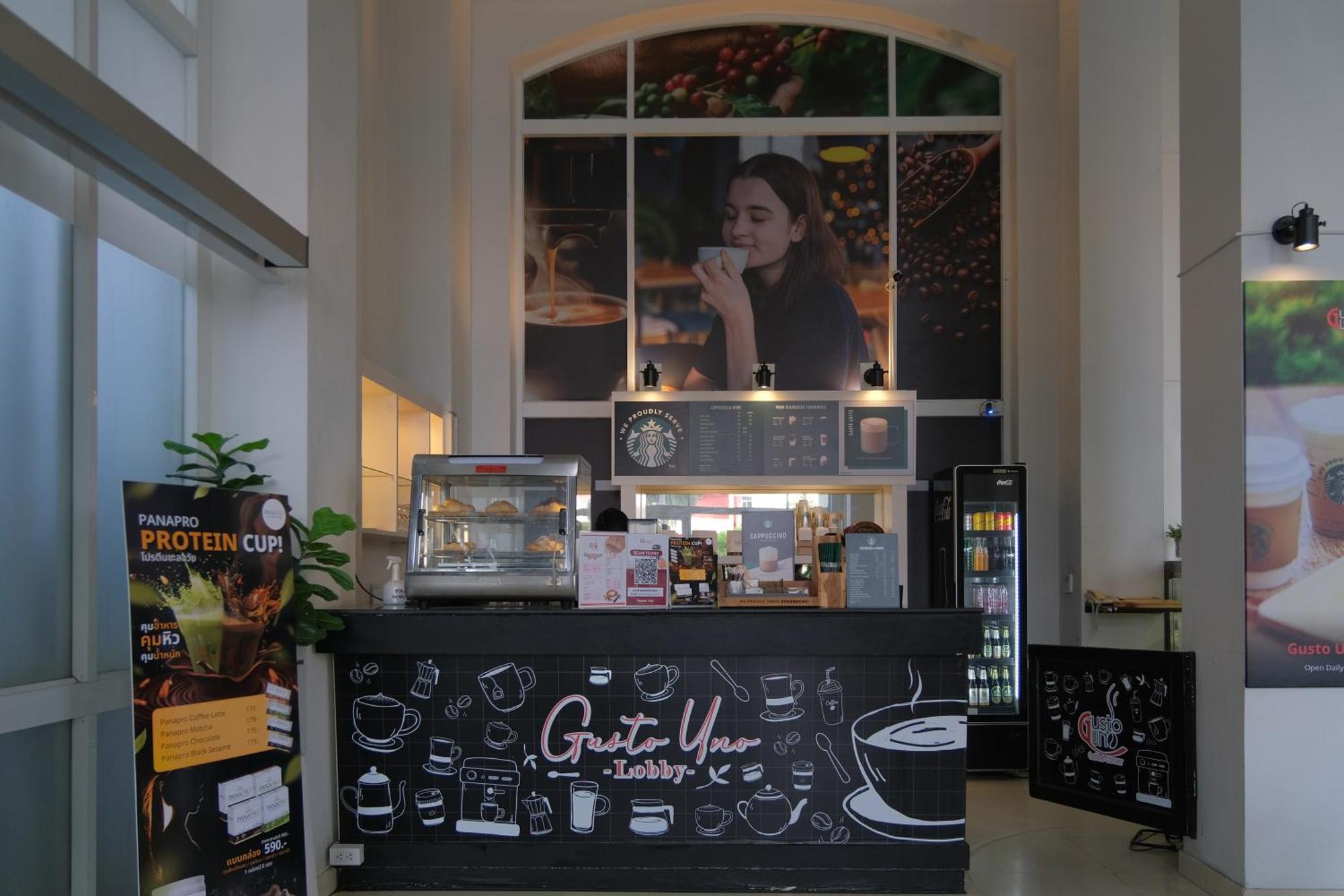 D Varee Jomtien Beach, Pattaya Exterior foto A coffee shop in the airport